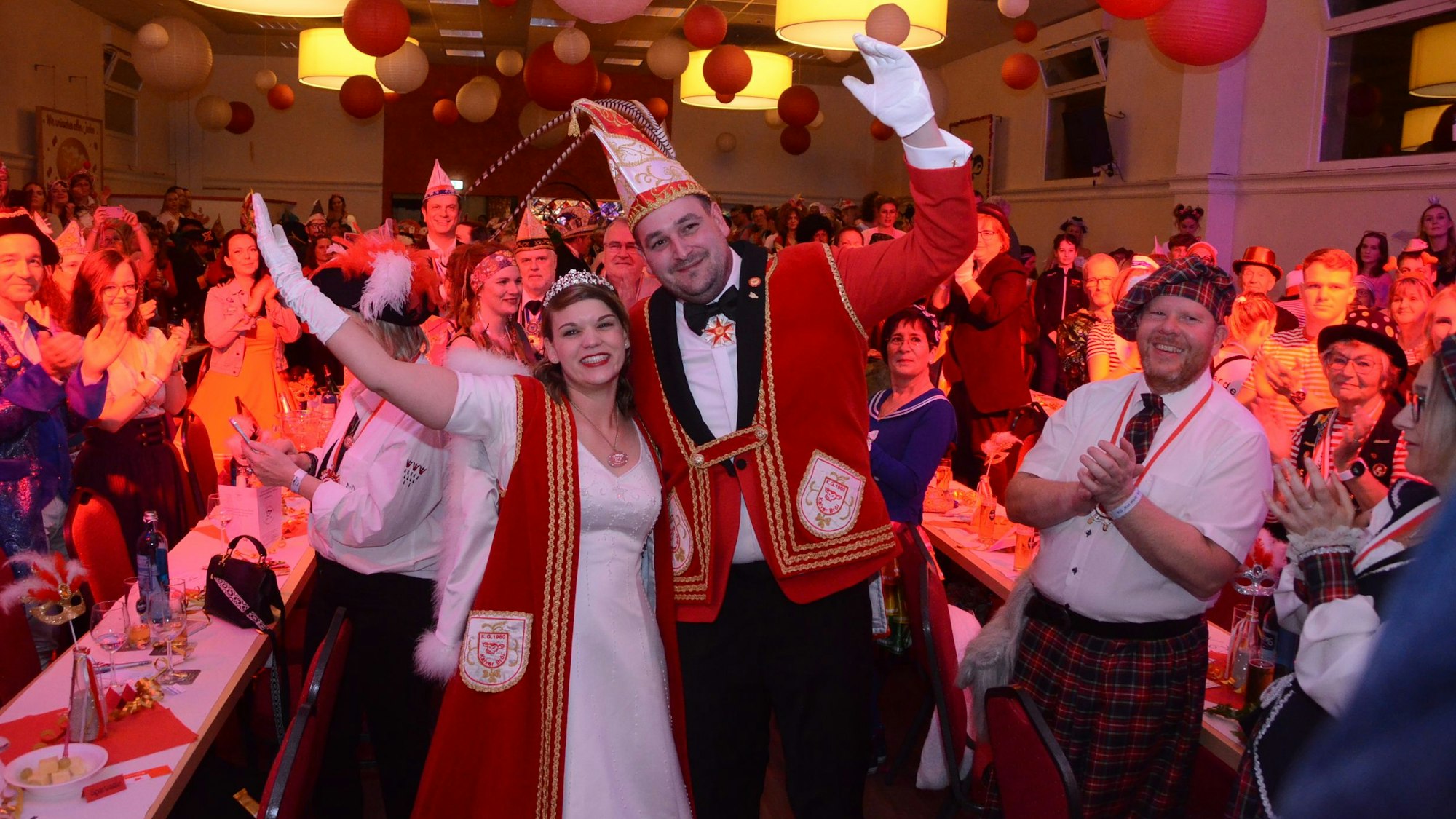 Prinz Jens I. und Prinzessin Astrid I. wurden zum Prinzenpaar der KG Rot-Weiß im Januar 2024 proklamiert