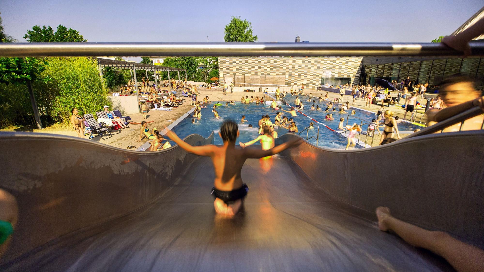 Im Freibad in Zollstock findet man Abkühlung an heißen Tagen