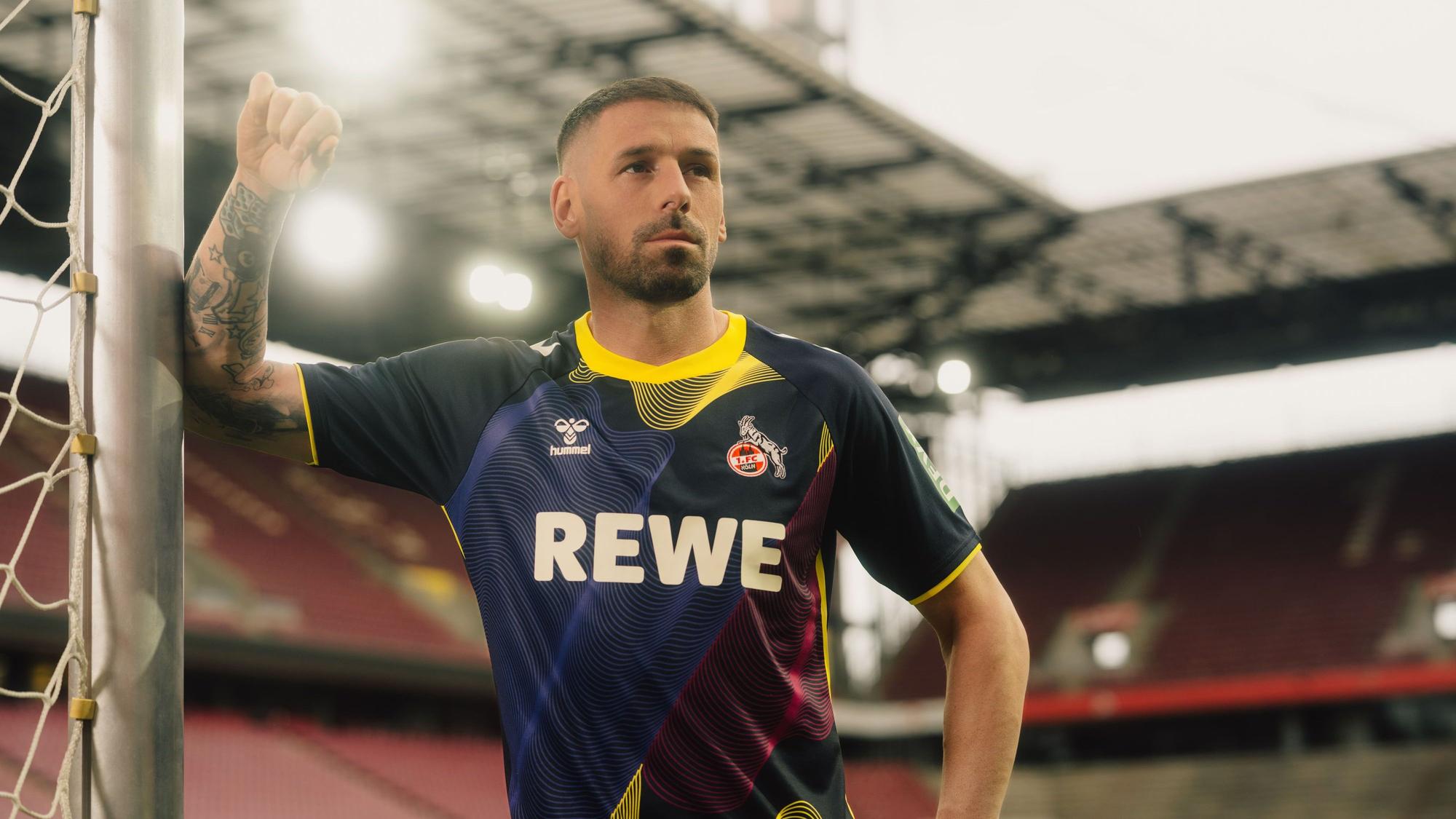 Philipp Pentke im neuen Torwarttrikot des 1. FC Köln