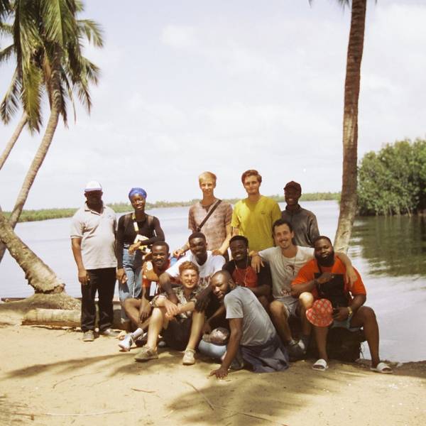 Das Drehteam und die Protagonisten in Ghana