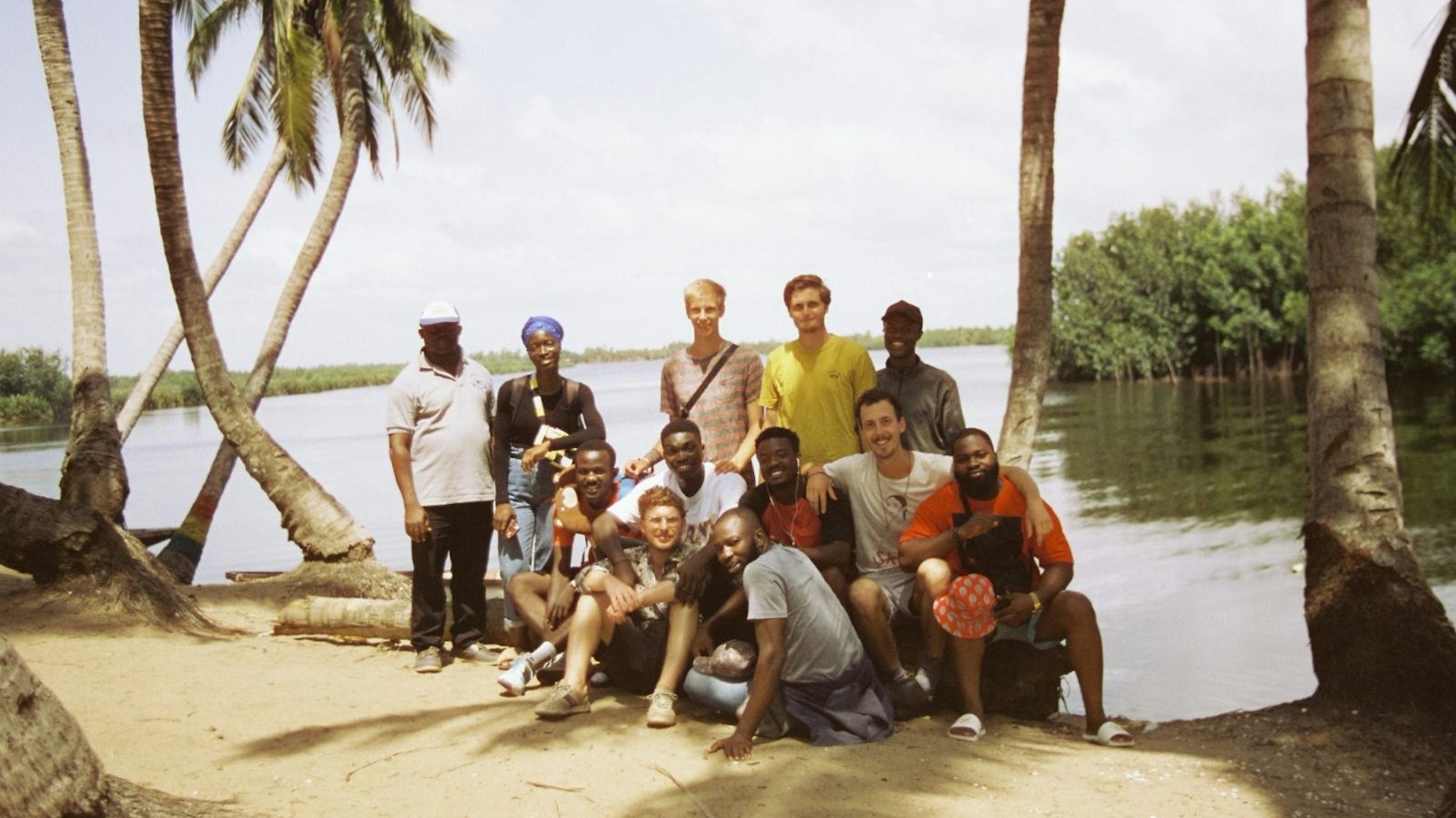 Das Drehteam und die Protagonisten in Ghana