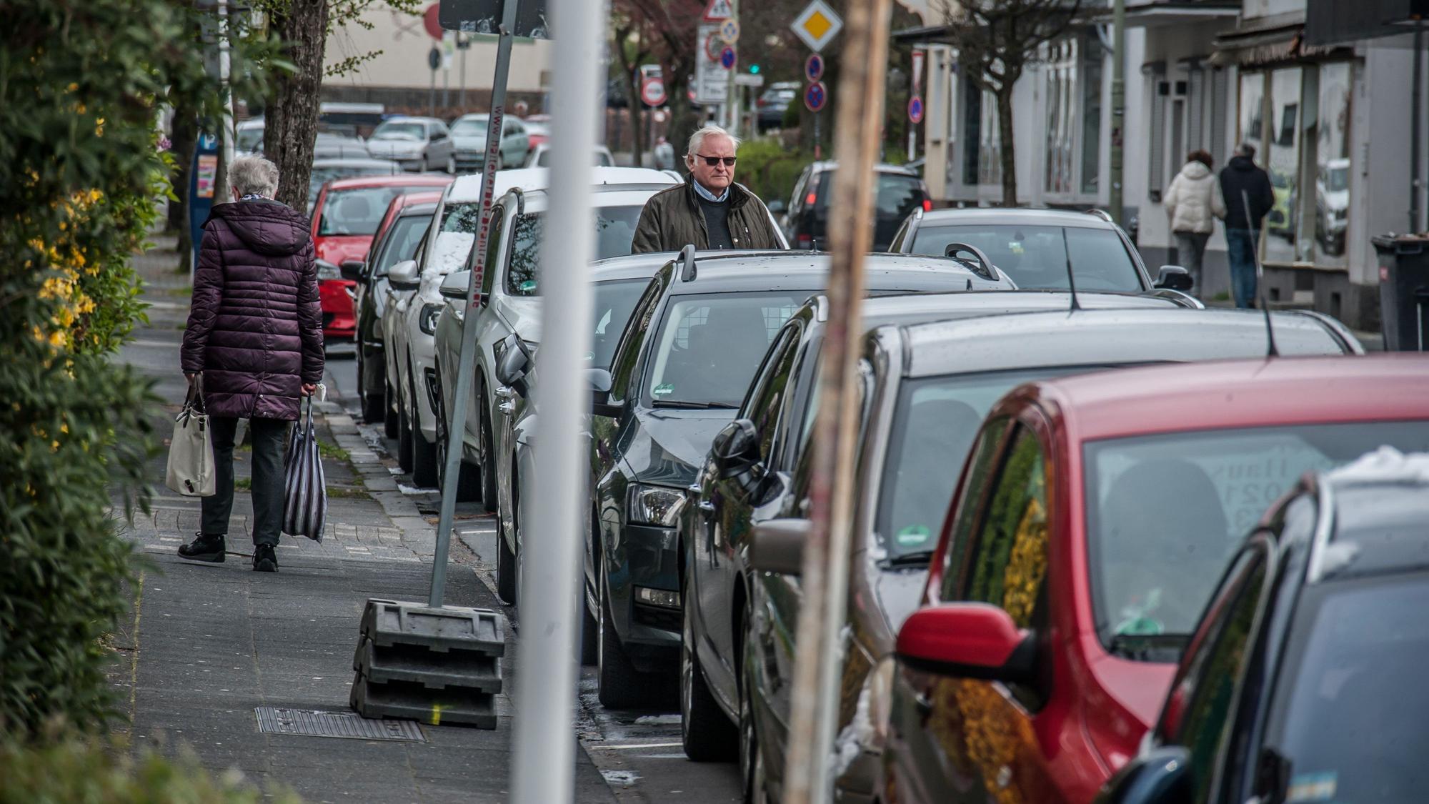 Die Parksituation auf der Kirchstraße beschäftigt die Leichlinger SPD. (Archivfoto)