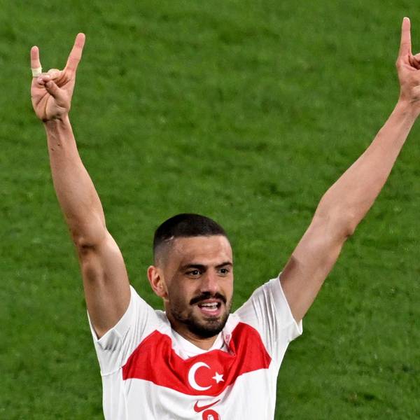 Doppeltorschütze im Achtelfinale: Merih Demiral feiert seinen zweiten Treffer gegen Österreich mit dem faschistischen Wolfsgruß – nun wurde der Verteidiger von der Uefa gesperrt.
