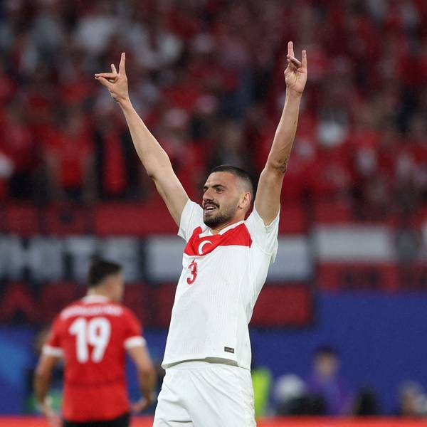 Der türkische Nationalspieler Merih Demiral bei seinem Jubel mit dem rechtsextremen Wolfsgruß