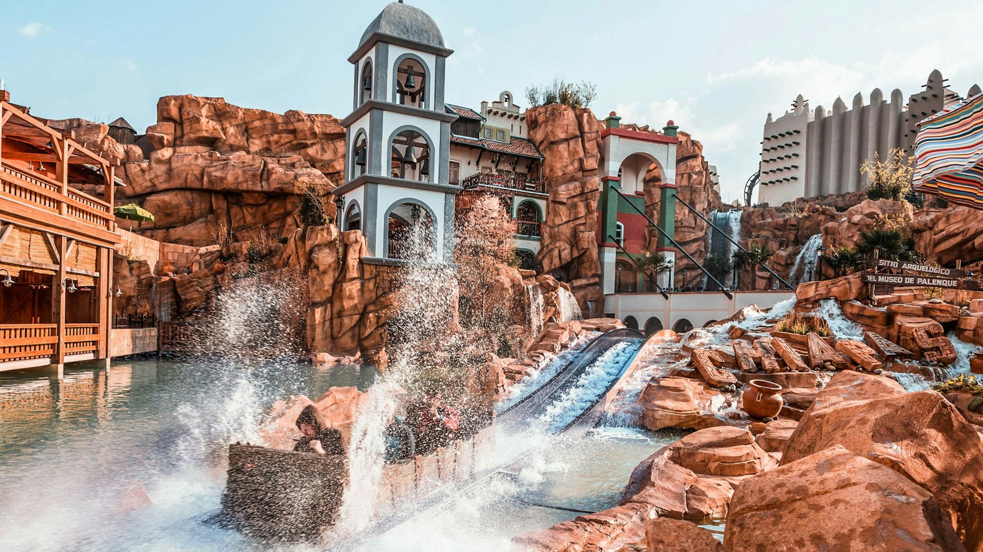 Die Wasserbahn „Chiapas“ im Phantasialand.