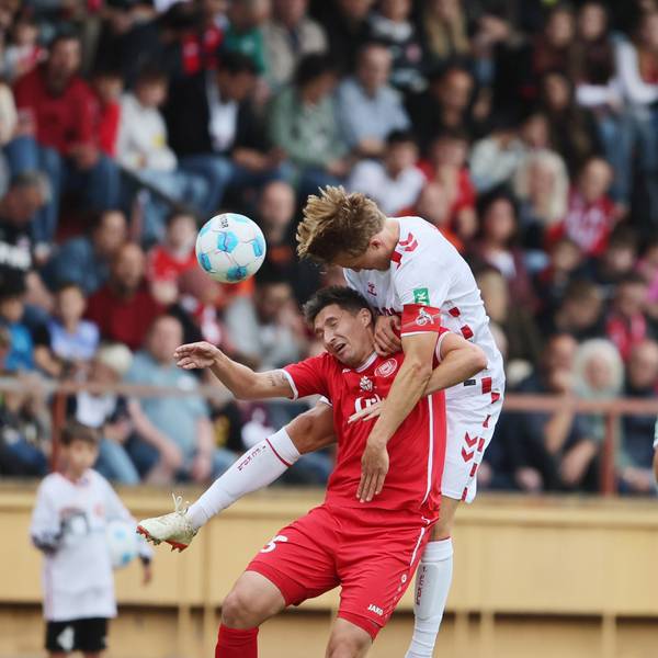 Der 1. FC Köln hat das Testspiel im Leimbachstadion in Siegen mit 6:0 gewonnen.