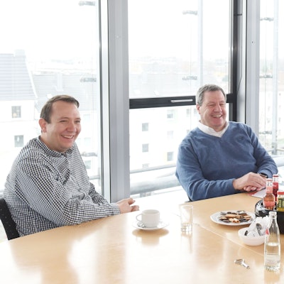Werner Wolf und Ho-Yeon Kim bei einem Besuch um Neven DuMont Haus im November 2021.