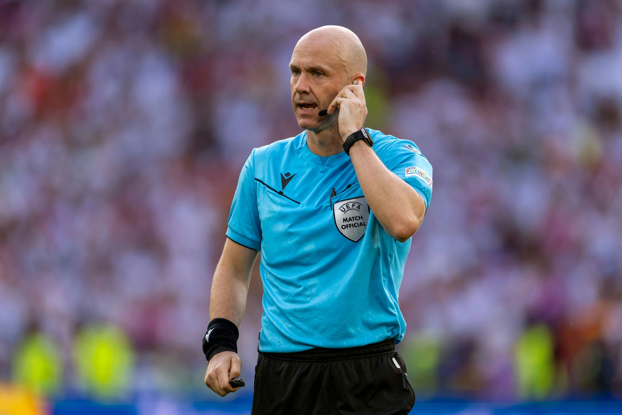 05.07.2024, Fussball UEFA EURO, EM, Europameisterschaft,Fussball 2024, Viertelfinale, Spanien - Deutschland, in der Stuttgart-Arena. re: Florian Wirtz Deutschland reklamiert bei Schiedsrichter Anthony Taylor England ahndet das Handspiel eines Spaniers in der Nachspielzeit nicht, und bemüht auch keinen VAR dazu. *** 05 07 2024, Football UEFA EURO 2024, Quarter-final, Spain Germany, in the Stuttgart Arena re Florian Wirtz Germany complains to referee Anthony Taylor England does not penalize a handball by a Spaniard in stoppage time, and does not seek VAR either