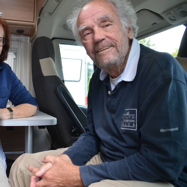 Christa und Hans Bayer aus München haben es in ihrem Reisemobil gemütlich gemacht. Gerade stehen sie damit in Waldbröl und genießen den Komfort, den ihnen die Anlage an der Vennstraße bietet.