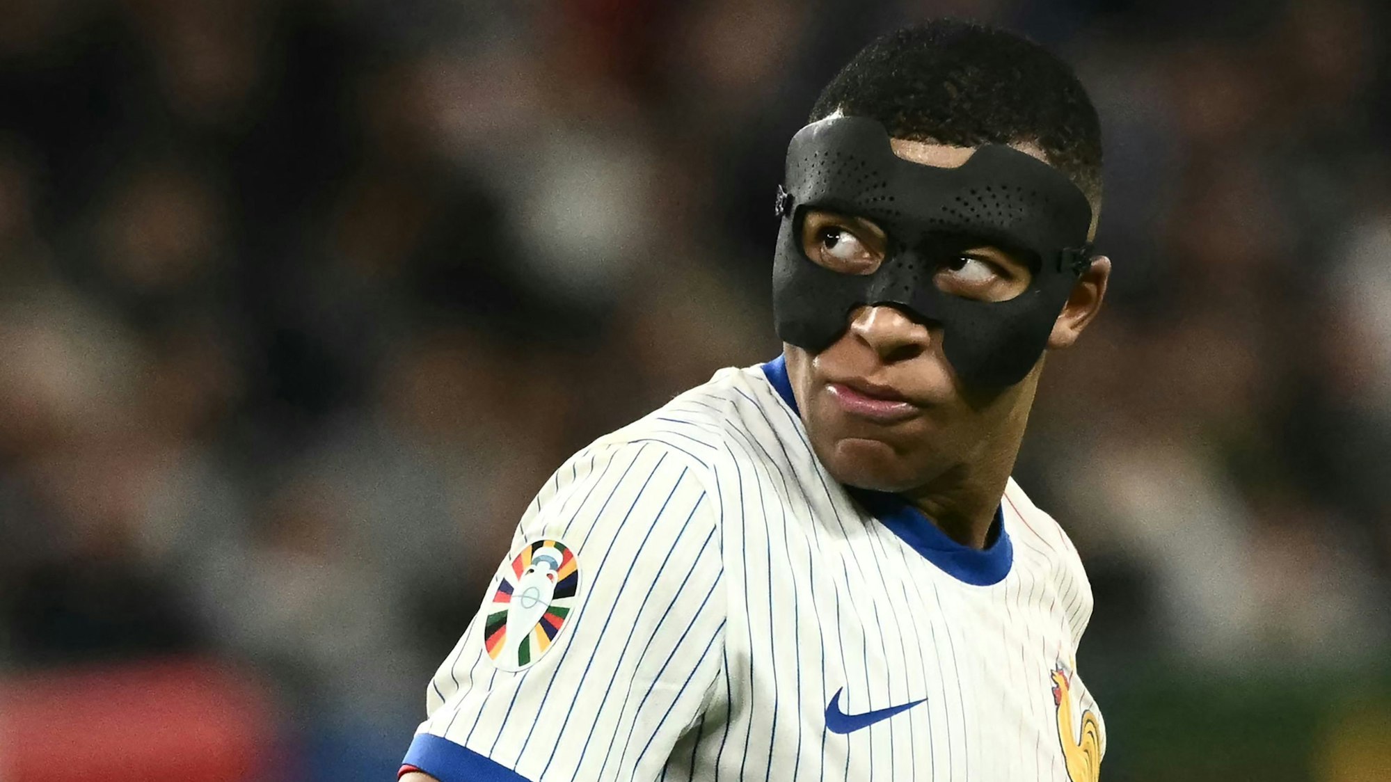 Frankreichs Kylian Mbappe steht mit seinem Land im EN-Halbfinale. Den möglichen Wahlsieg der rechtsnationalen Rassemblement National half er zu verhindern.