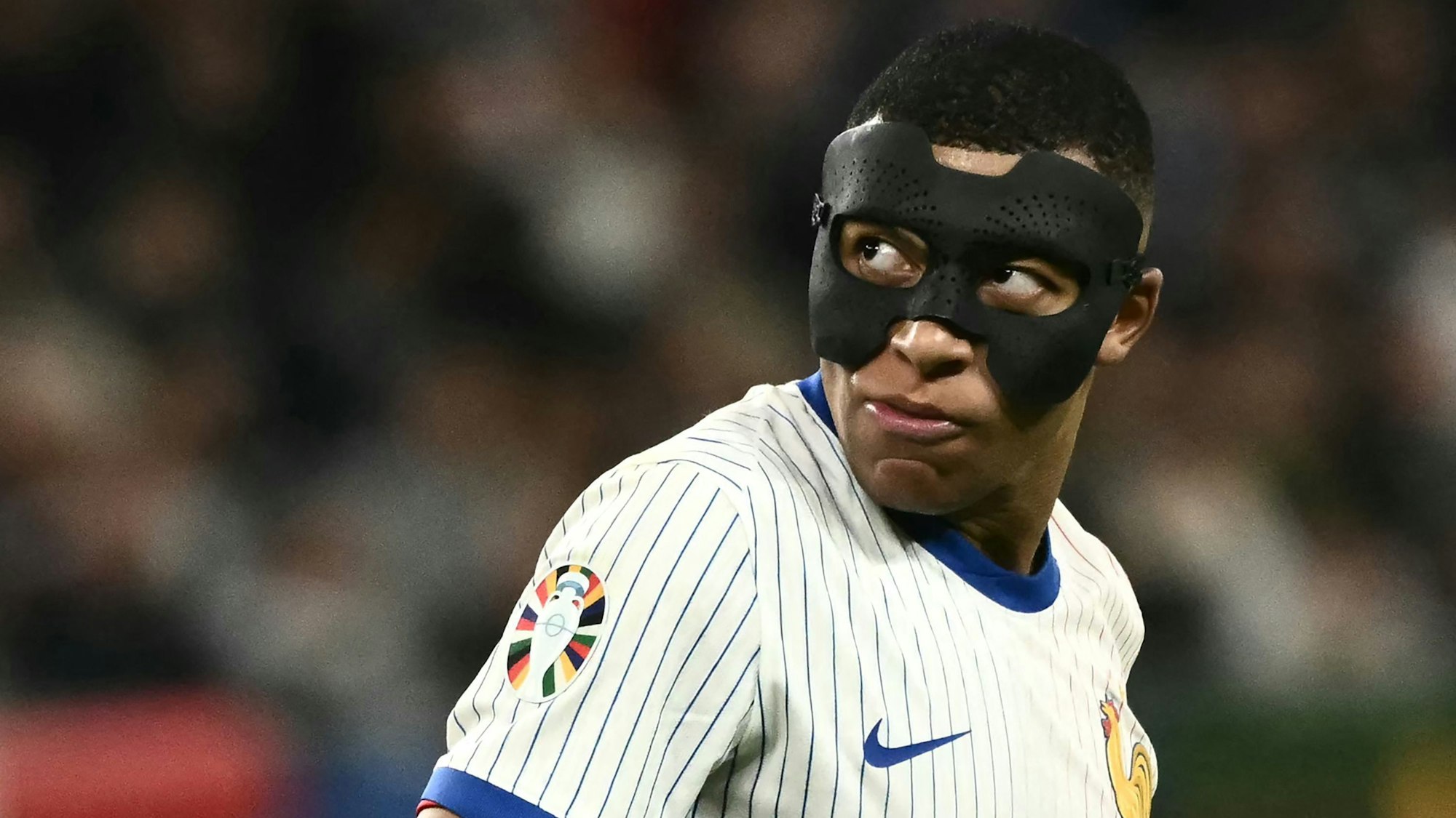 Frankreichs Kylian Mbappe steht mit seinem Land im EN-Halbfinale. Den möglichen Wahlsieg der rechtsnationalen Rassemblement National half er zu verhindern.