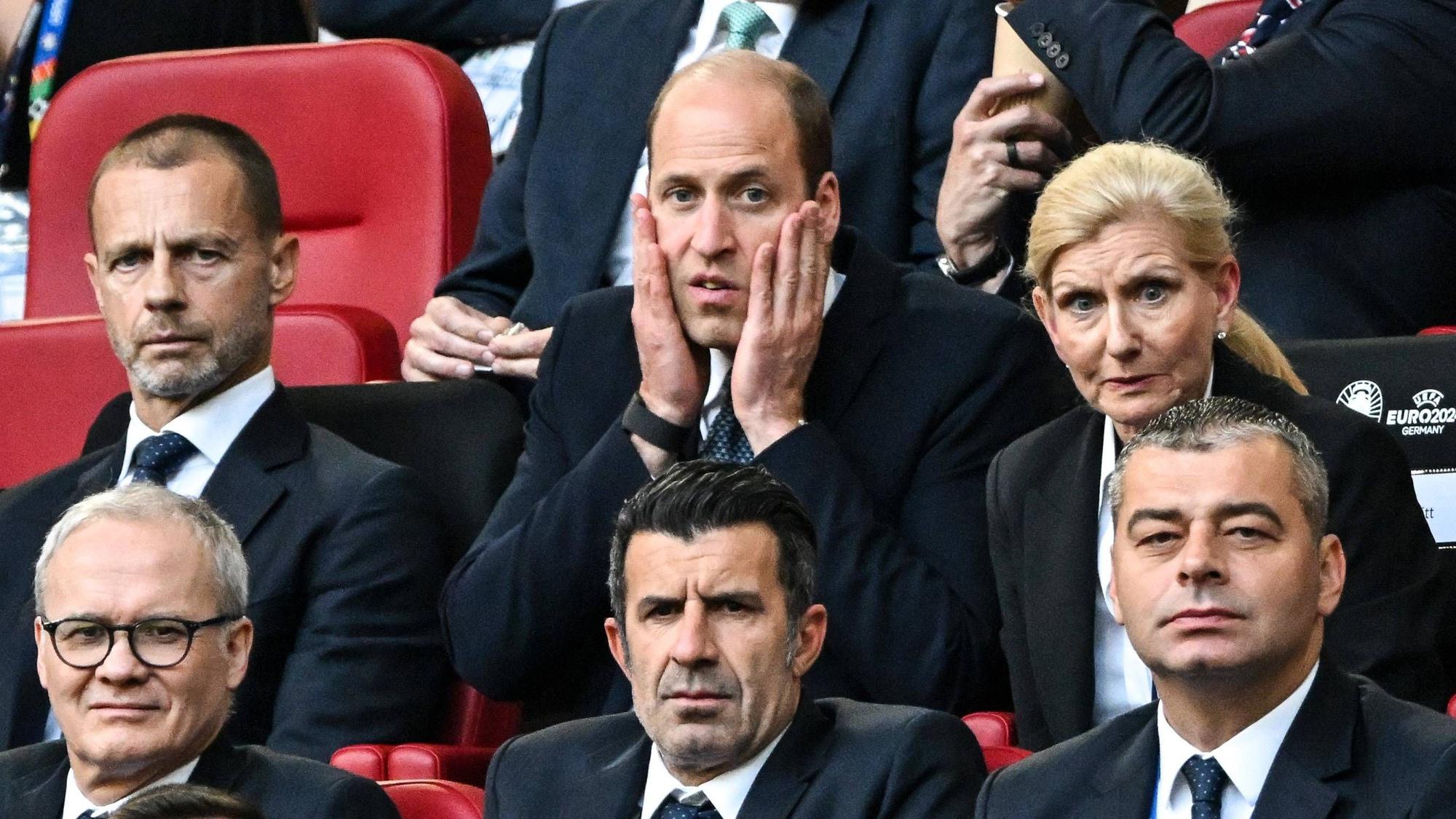 Der Prinz von Wales reagiert auf einen Moment in der Verlängerung des Viertelfinalspiels der UEFA Euro 2024 in der Arena Düsseldorf.