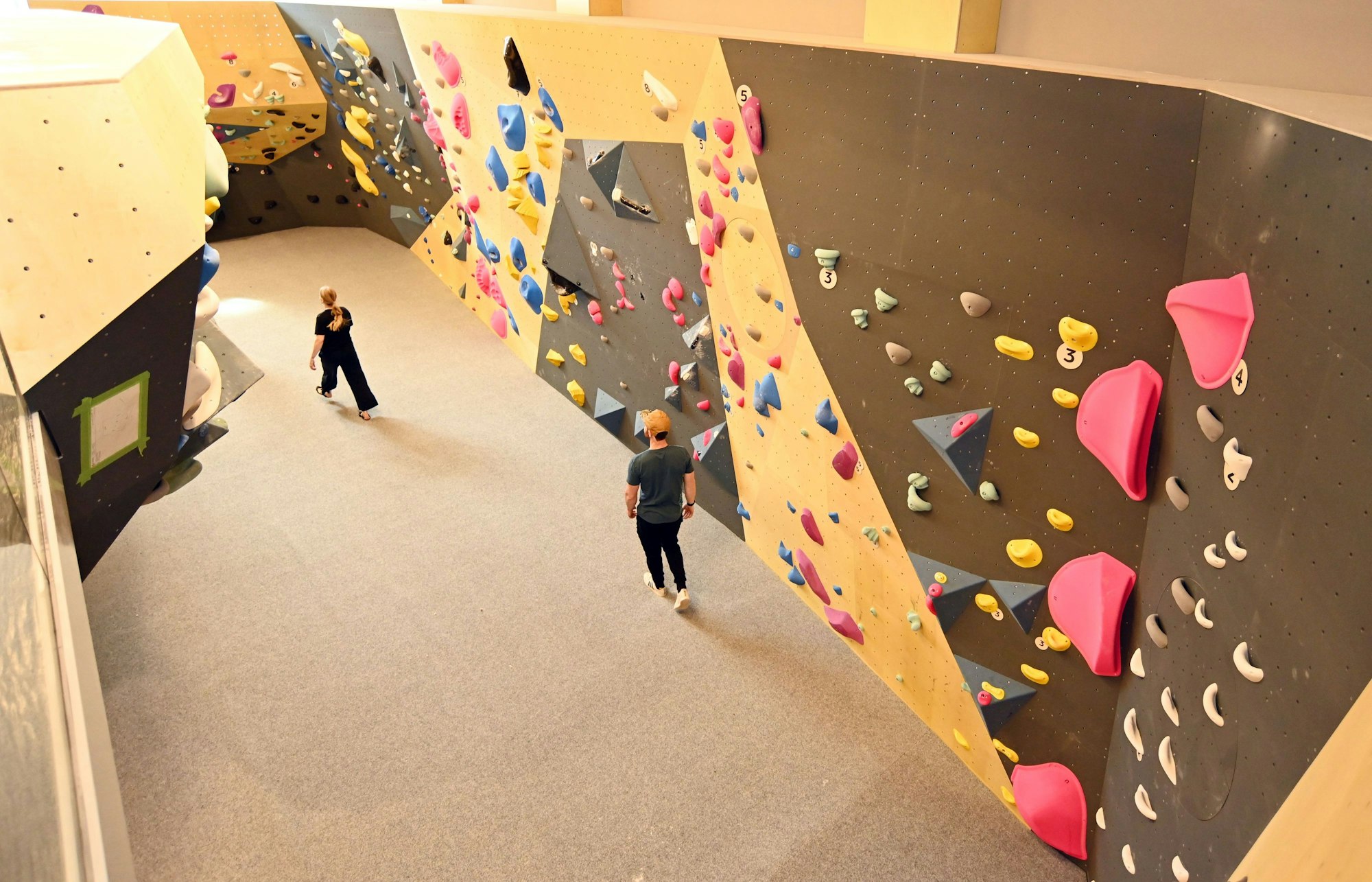 Die Kletterwände sind bis zu 4,50 Meter hoch.