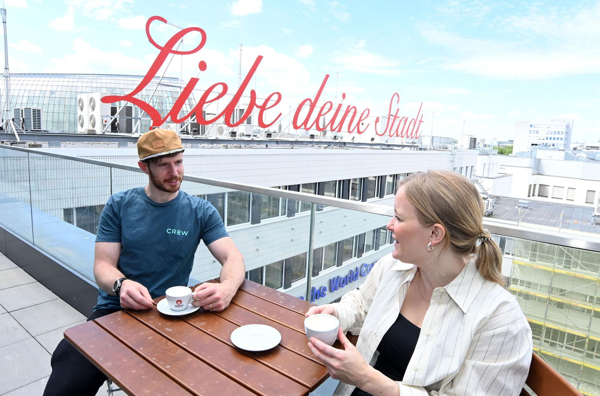 08.07.2024 Köln. Die Boulderhalle auf der Schildergasse wird eröffnet, die Presse darf schon ein paar Tage früher rein. Verena Keim und Till Pflüger führen durch die Räumlichkeiten.