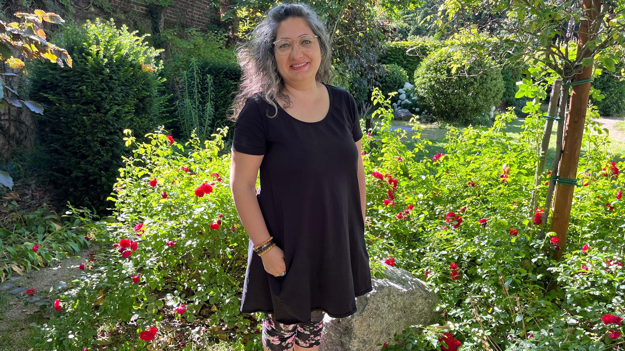 Der Garten der Religionen in der Innenstadt hat für Golrokh Esmaili Akkus eine besondere Bedeutung. Es sei eine Begegnungsstätte, an der verschiedenen Religionen zusammenkommen.