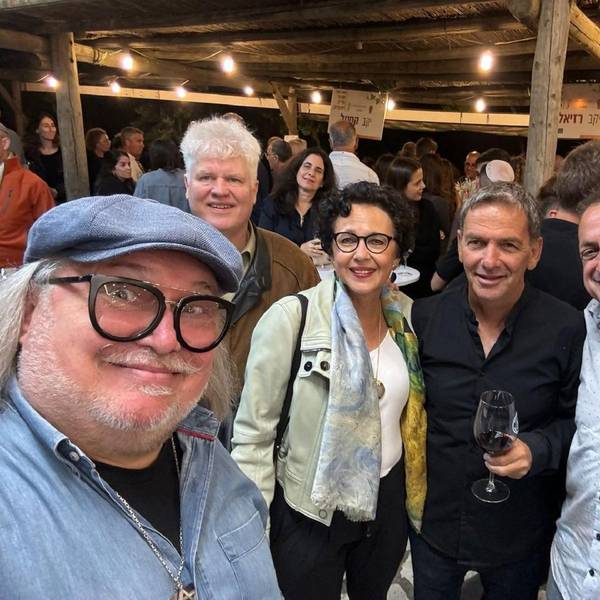 Professor Igor Epstein (links), Peter und Marion Reinecke (2. und 3. von links), Ex-Landrat Niv Viezel (3. von rechts) und Arieh Cohen, Landrat aus dem Kreis Megilot (2. von rechts) sowie Judith, die Tochter der Reineckes.