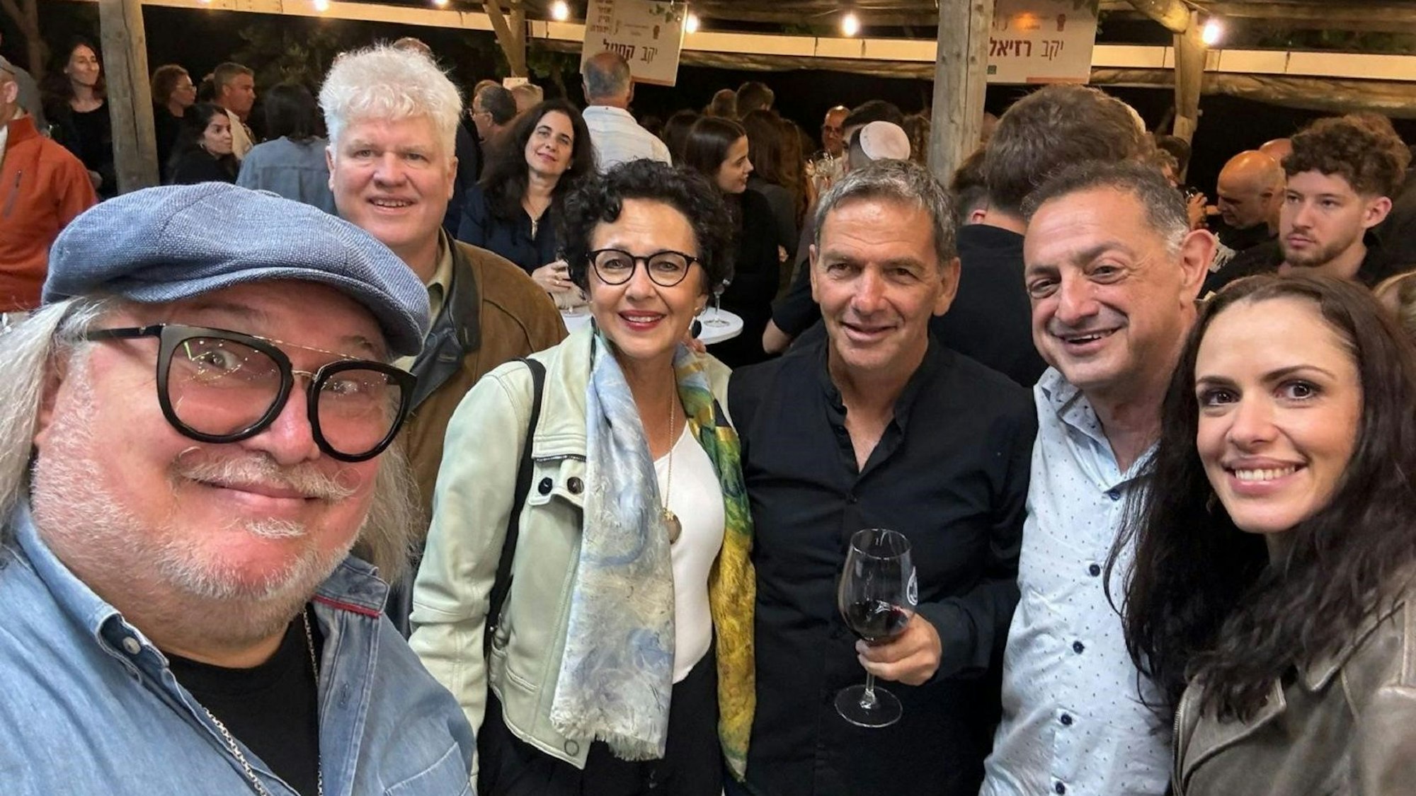 Professor Igor Epstein (links), Peter und Marion Reinecke (2. und 3. von links), Ex-Landrat Niv Viezel (3. von rechts) und Arieh Cohen, Landrat aus dem Kreis Megilot (2. von rechts) sowie Judith, die Tochter der Reineckes.