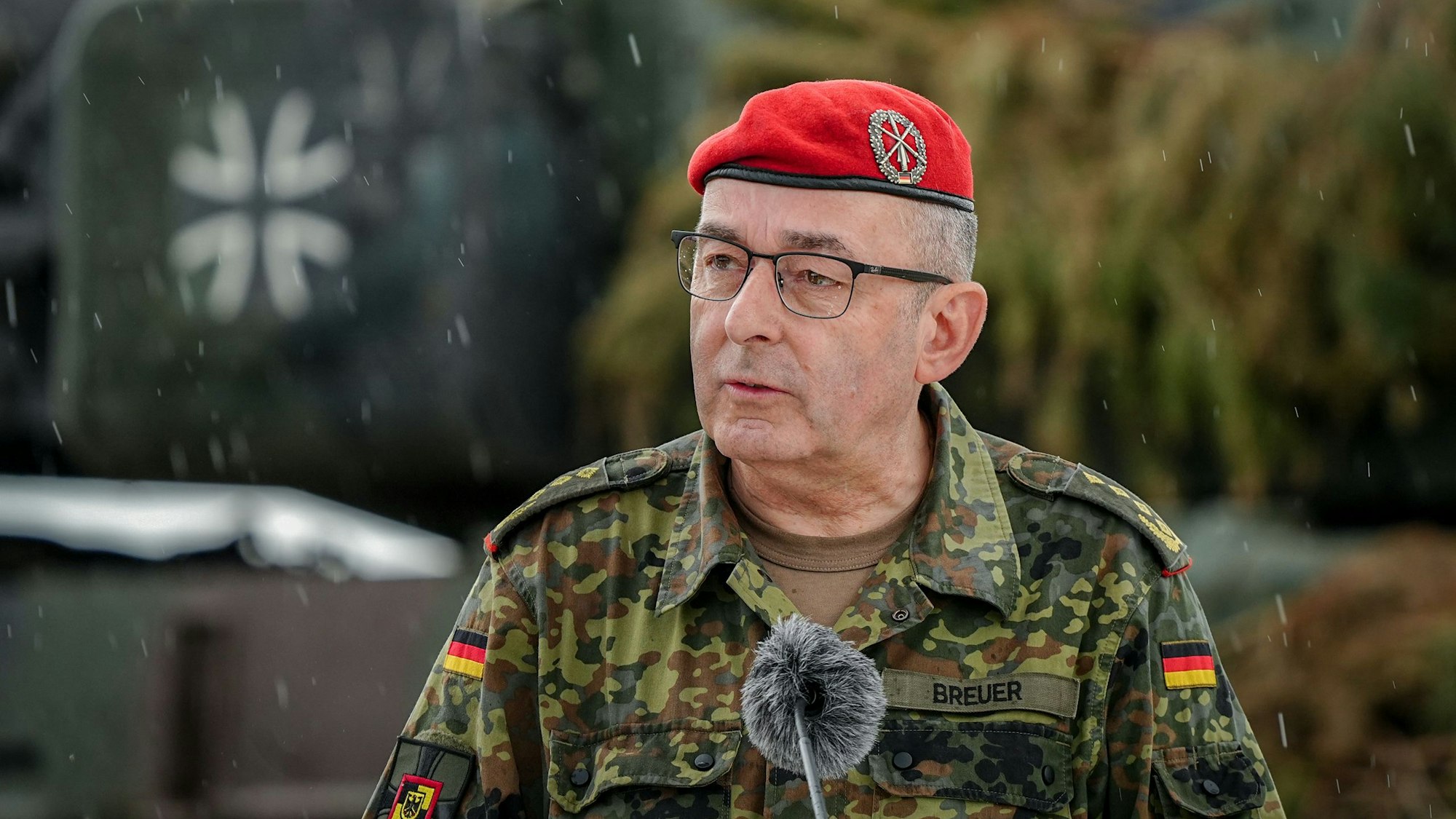 Der Generalinspekteur der Bundeswehr, Carsten Breuer, spricht zum Abschluss der Nato-Übung Quadriga 2024.