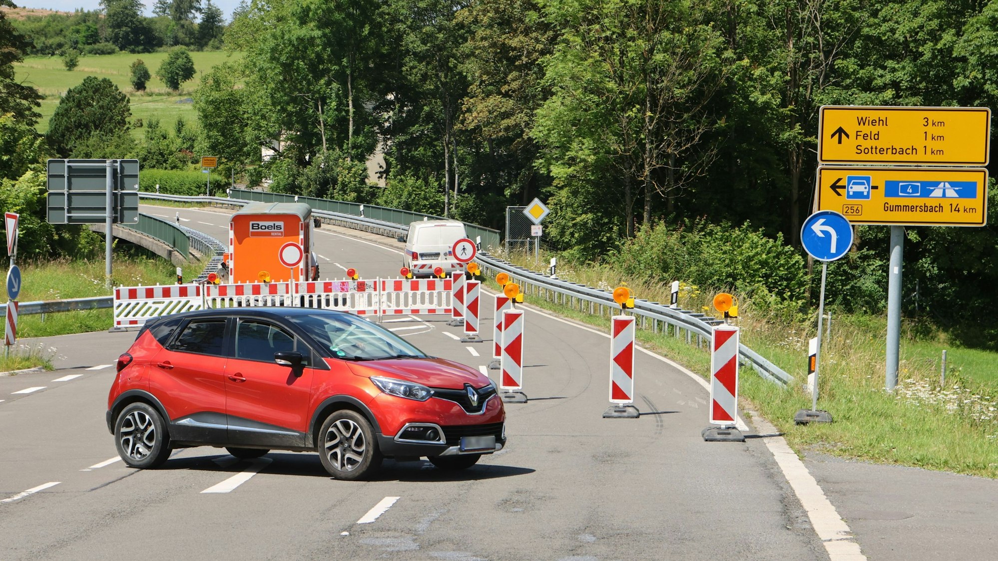 Unerwartete Straßensperrung der L148 bei Reichshof-Sotterbach