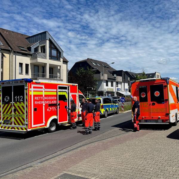 Polizei und Rettungsdienst sind mit einem Großaufgebot in Neunkirchen-Seelscheid im Einsatz.