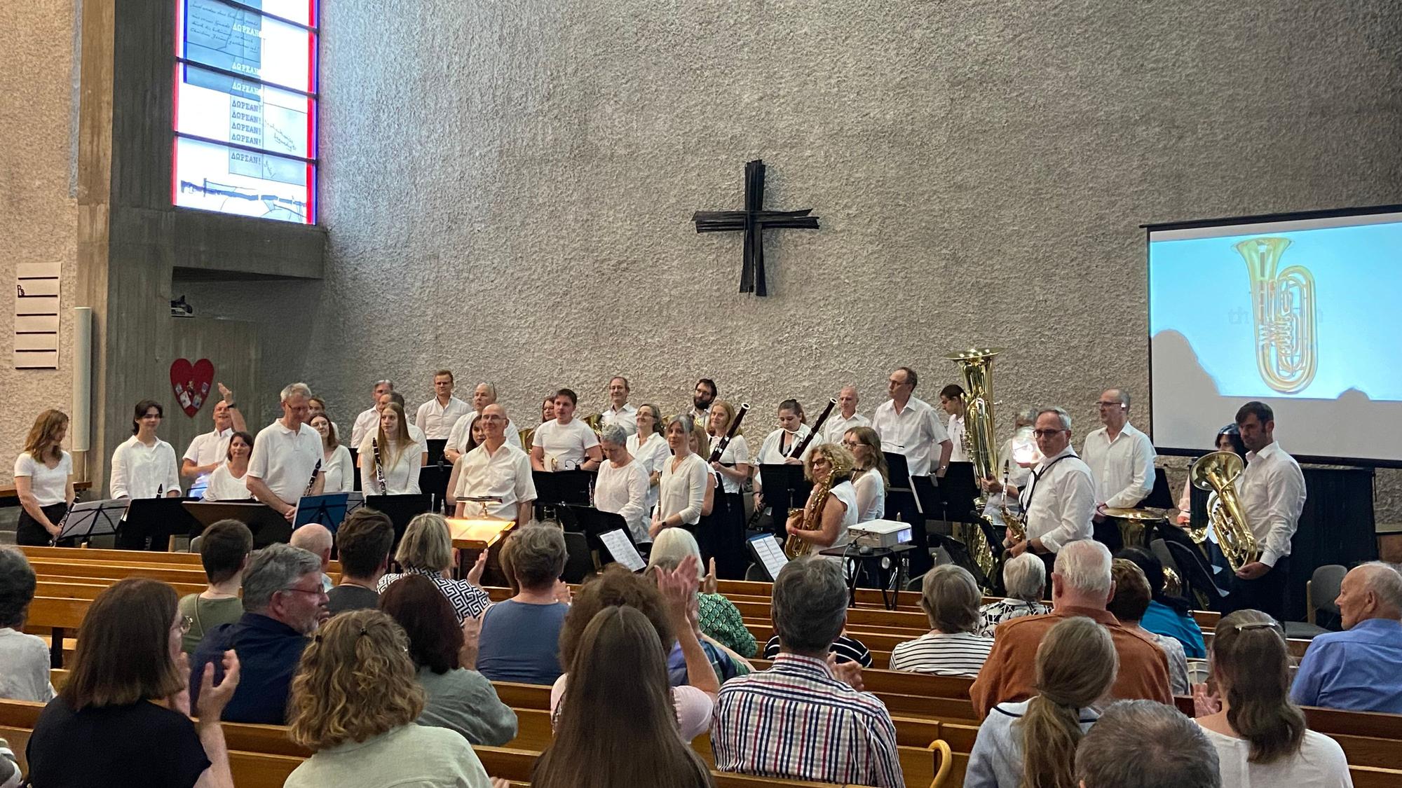 Unter der Leitung von Udo Dietz bot das symphonische Blasorchester ein Konzert mit klassischen, volkstümlichen und modernen Kompositionen
