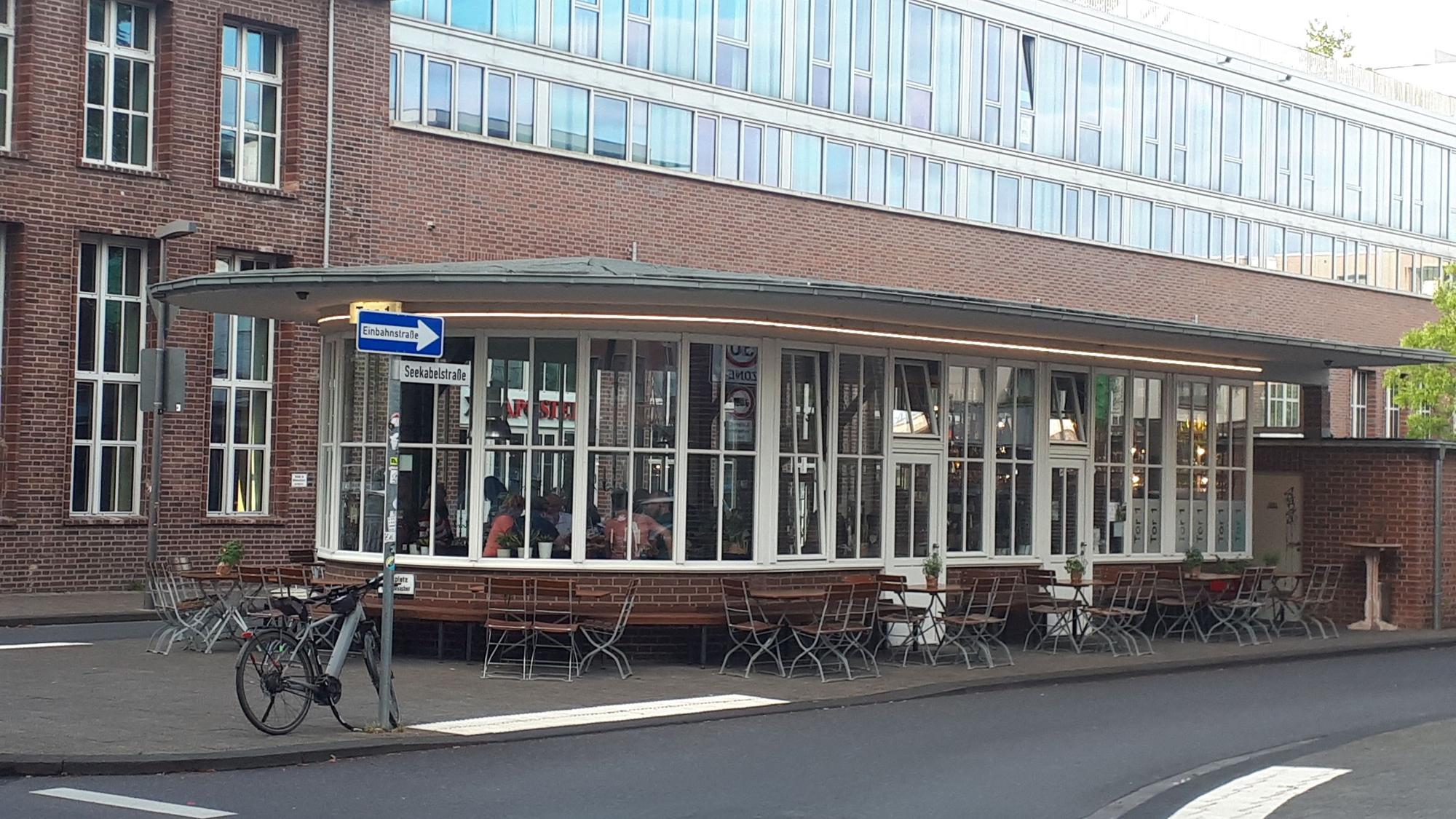 Das Bistro im früheren Clouth-Werkstor 1 ist im Veedel sehr beliebt. Dem Betrieb wurde jedoch zum 30. September gekündigt.