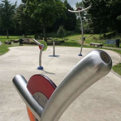 Der Wasserspielplatz in der Erftaue in Zieverich.