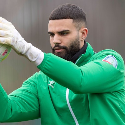 Eduardo dos Santos Haesler SV Werder Bremen, 38 hat den Ball sicher gefangen. Fussball: 1. Bundesliga, Saison 2023/2024, oeffentliches Training, SV Werder Bremen am 28.02.2024 auf den Trainingsplaetzen am Wohninvest Weserstadion in Bremen. Foto: Kirchner-Media/TH *** Eduardo dos Santos Haesler SV Werder Bremen, 38 has caught the ball safely Football 1 Bundesliga, season 2023 2024, public training, SV Werder Bremen on 28 02 2024 on the training pitches at the Wohninvest Weserstadion in Bremen Photo Kirchner Media TH Copyright: xKirchner-Media/THx