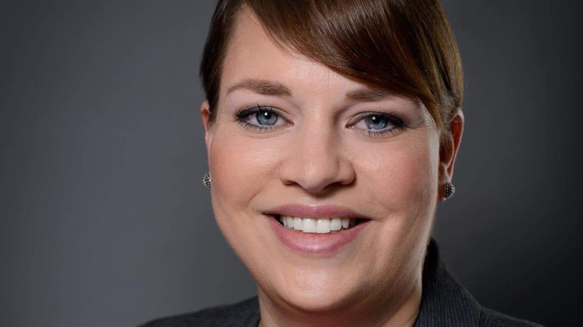 Auf dem Foto ist die SPD-Politikerin Andrea Kanonenberg aus Wesseling zu sehen.