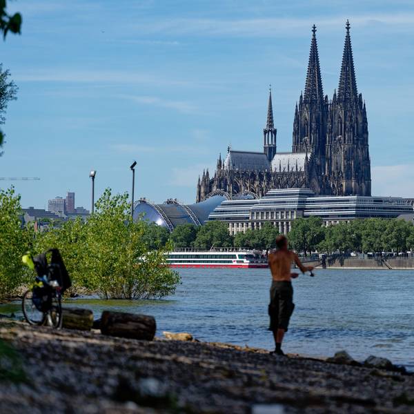 Der Kölner Dom überragt in Köln alles. (Symbolbild)
