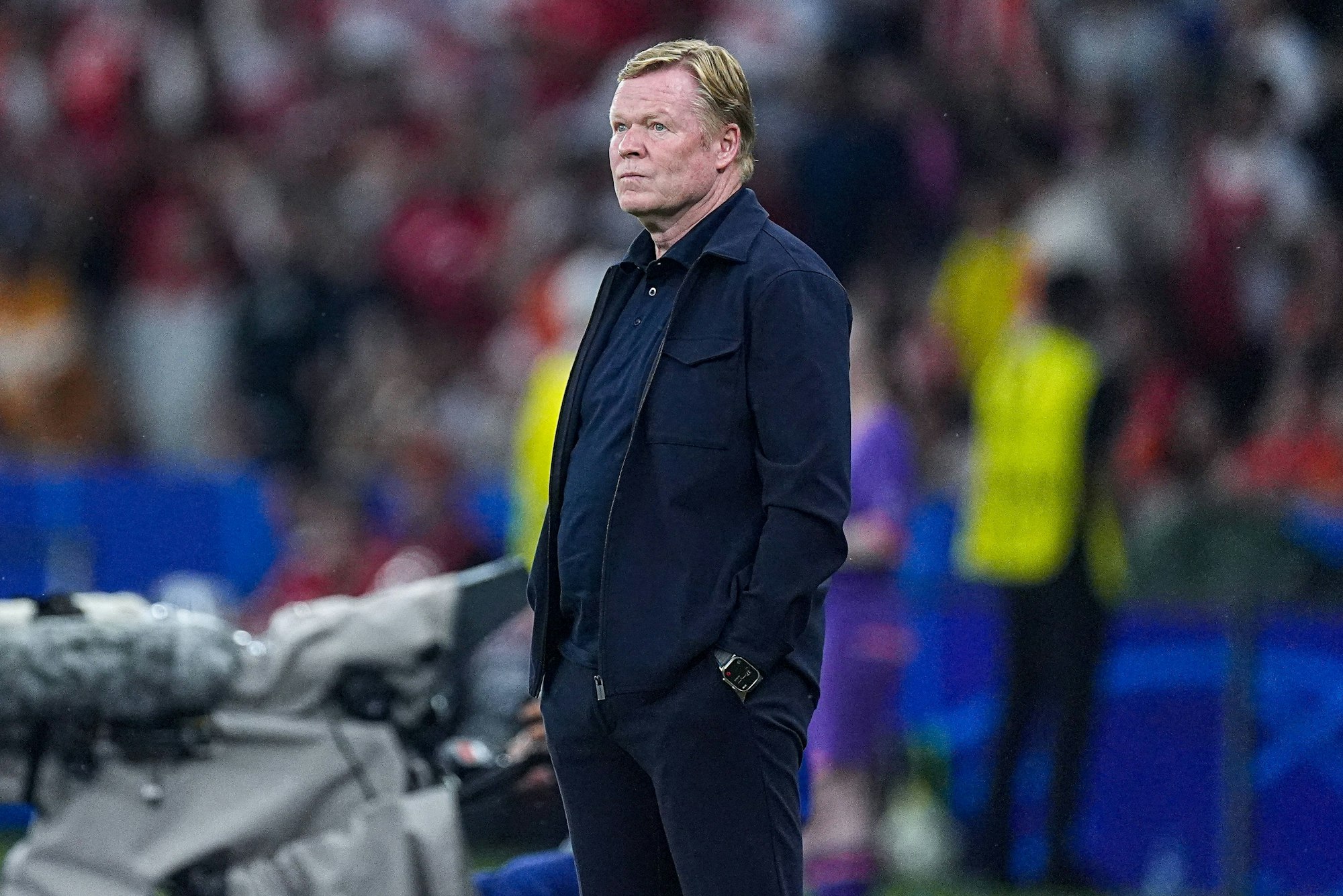Die Pressekonferenz der Niederlande vor dem Halbfinale gegen England fällt Unwägbarkeiten bei der Anreise zum Opfer. Trainer Ronald Koeman dürfte nicht begeistert sein.