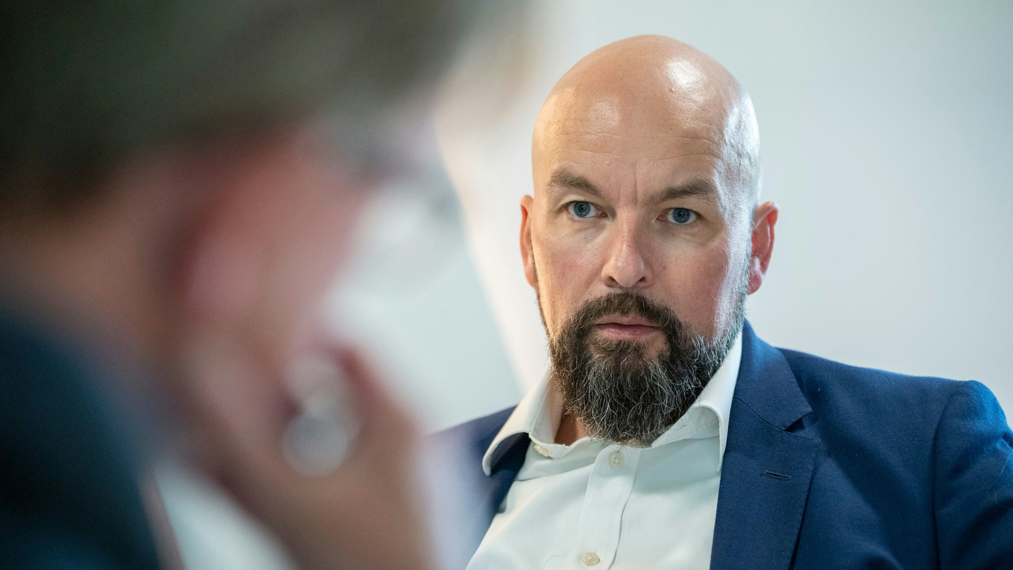 08.07.2024, Köln: Flughafenchef Thilo Schmidt im Interview. Foto aktuell.
 Foto: Uwe Weiser