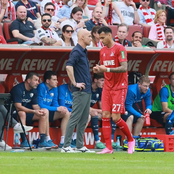 Davie Selke wird beim Spiel des 1. FC Köln gegen den VfL Bochum im Rhein-Energie-Stadion ausgewechselt. Der Stürmer hatte sich zuvor verletzt.