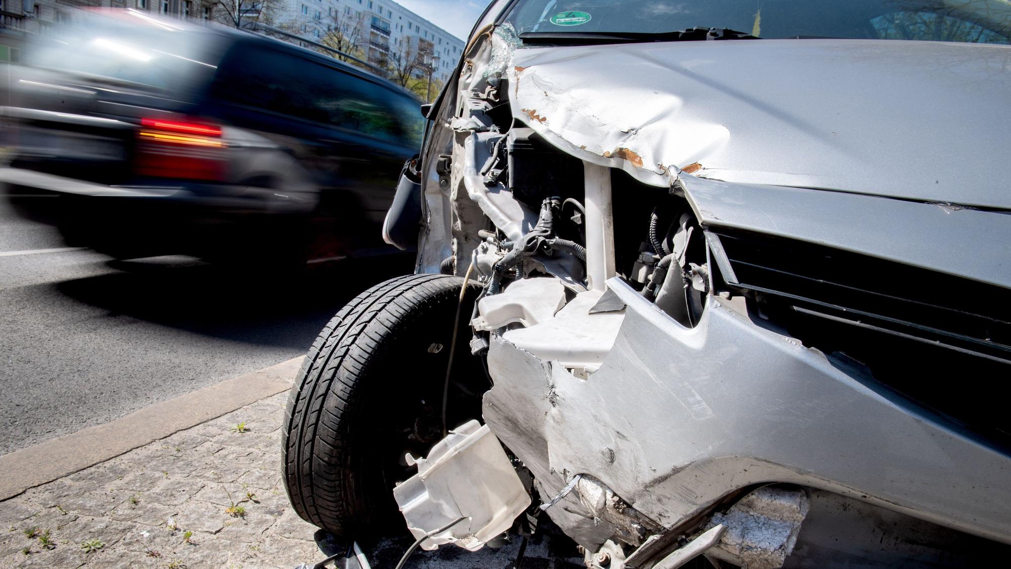 Pkw nach einem Unfall.