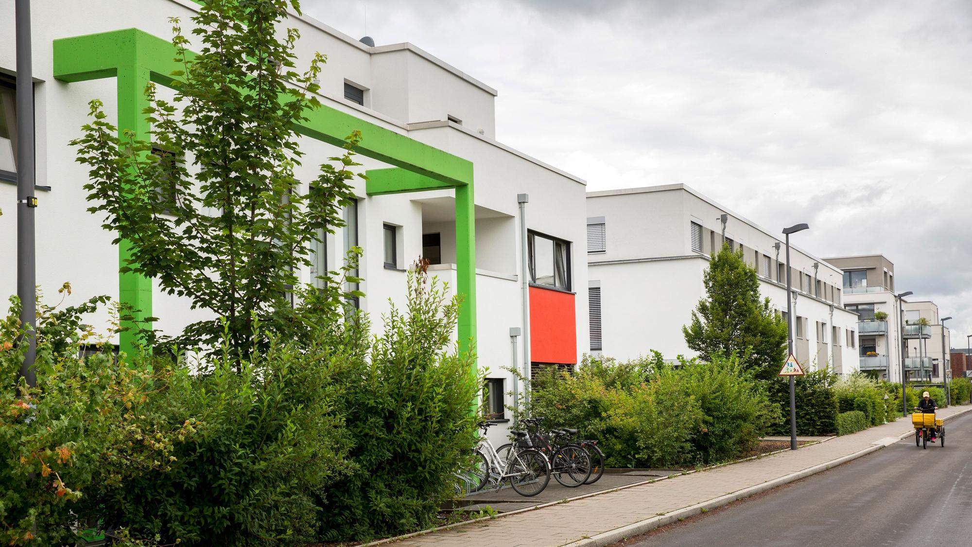 06.07.2021, Köln: Das neue Wohngebiet in Köln-Widdersdorf gilt als größtes Neubaugebiet Deutschlands.
Es steht wegen seiner zahlreichen Einfamilienhäuser und dem damit verbundenen hohen Flächenbedarf in der Kritik.
copyright by Michael Bause