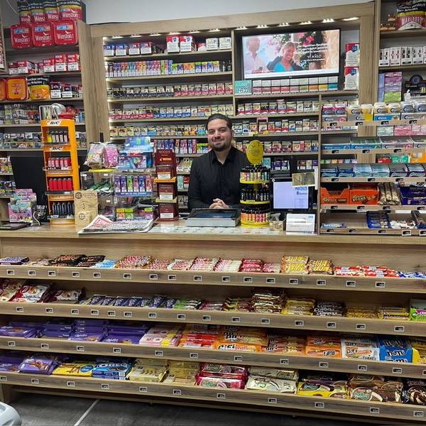 Mohamed Abdulla arbeitet im Familienbetrieb, dem „Kiosk Kalk“.