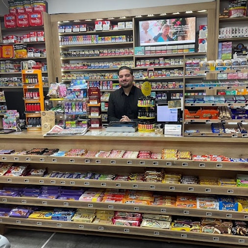 Mohamed Abdulla arbeitet im Familienbetrieb, dem „Kiosk Kalk“.