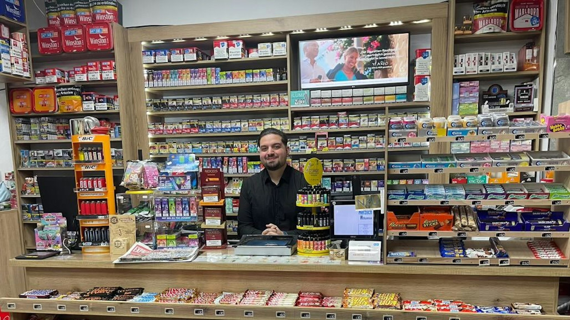 Mohamed Abdulla arbeitet im Familienbetrieb, dem „Kiosk Kalk“.