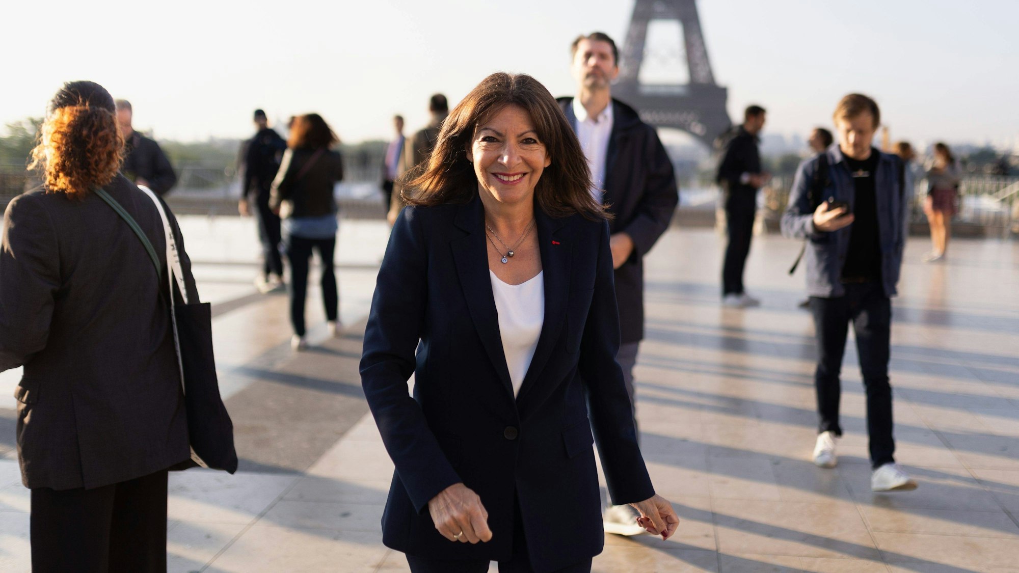 Pariser Bürgermeisterin Anne Hidalgo sprach vor dem Start der olympischen Spiele am Eifelturm mit der internationalen Presse.