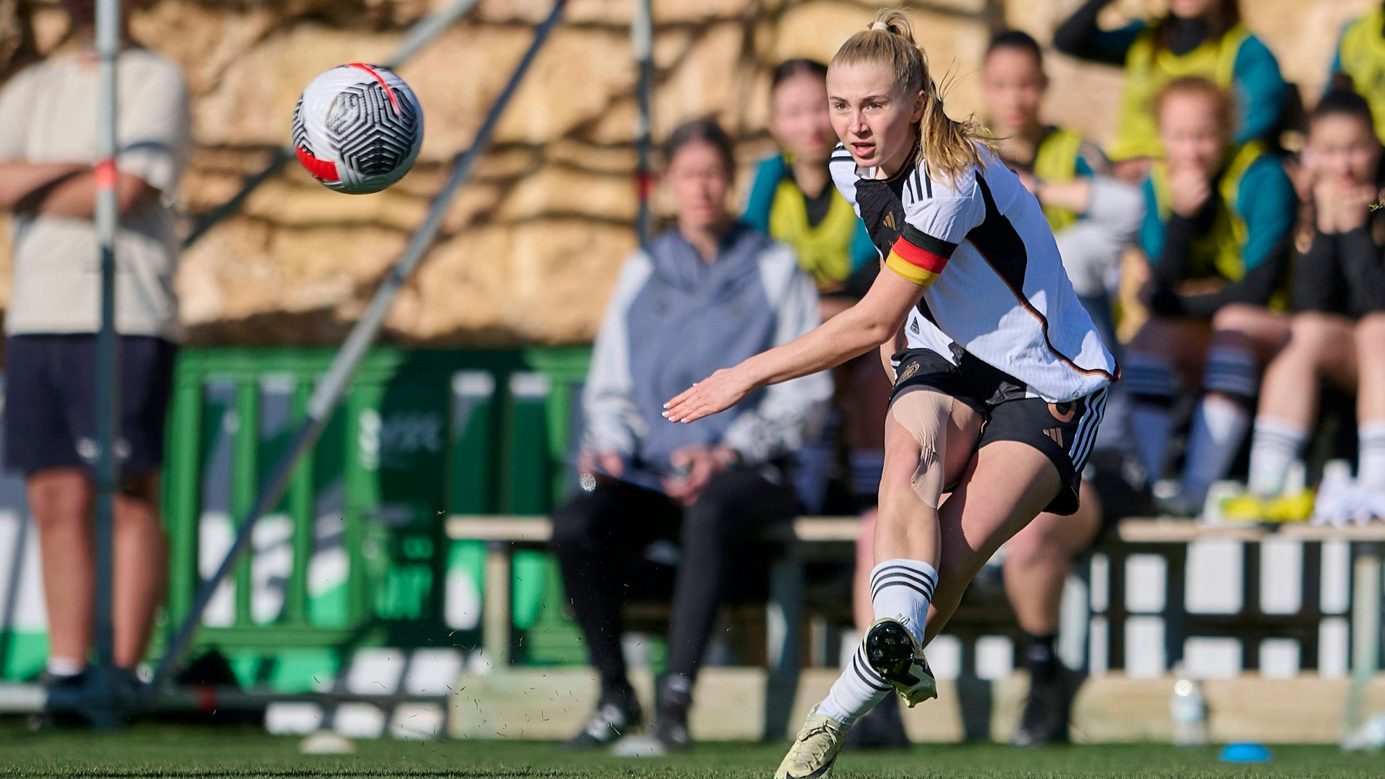 Friendly Match, Germany WU19 and Italy WU19, Benidorm. SPAIN BENIDORM, SPAIN - FEBRUARY 27: Paulina Bartz of Germany WU19 Frauen and Bayer Leverkusen W passes the ball during the International Womens Friendly match between Germany WU19 and Italy WU19 at La Nucia Football Center, on February 27, 2024 in La Nucia, Benidorm, Spain. Photo By Francisco Macia/Photo Players Images La Nucia La Nucia Football Centre Alicante Spain Copyright: xFranciscoxMacia/PhotoxPlayersxImagesx
