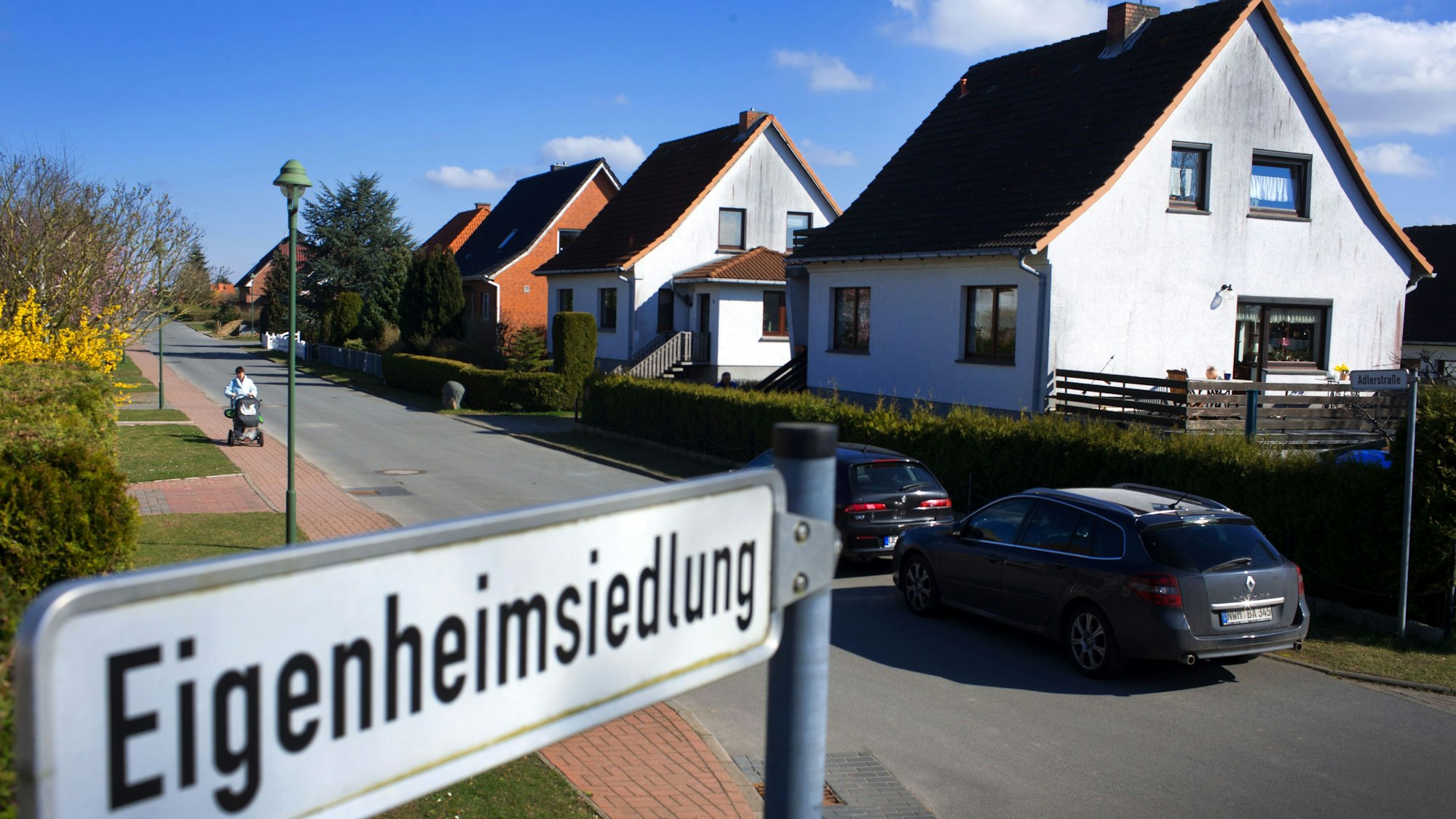 Das Symbolfoto zeigt eine Einfamilienhaussiedlung.