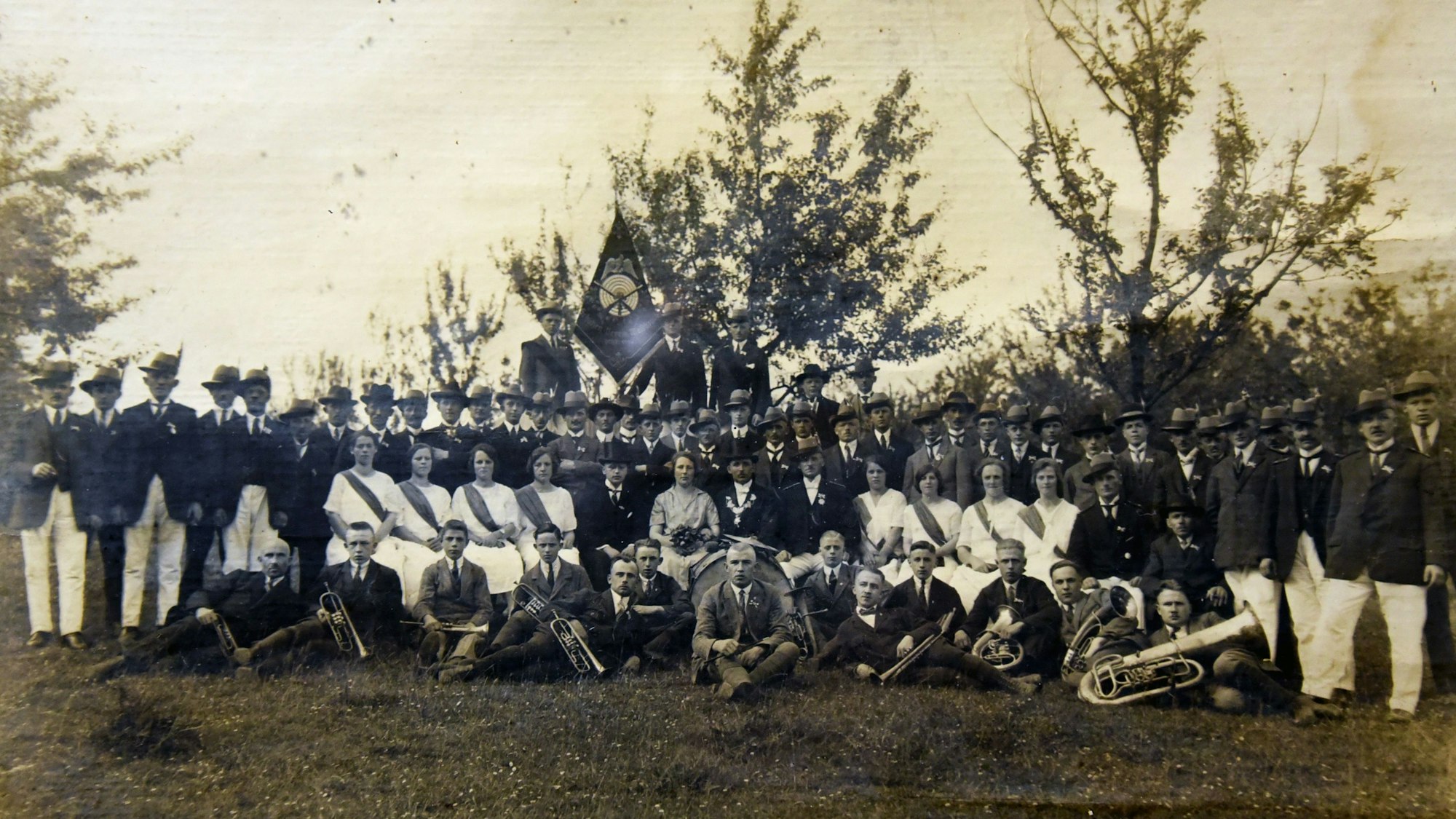 Ein Bild aus der Anfangszeit: Gruppenfoto des Schützenvereins Waldbruch in Lindlar aus dem Jahr 1925.