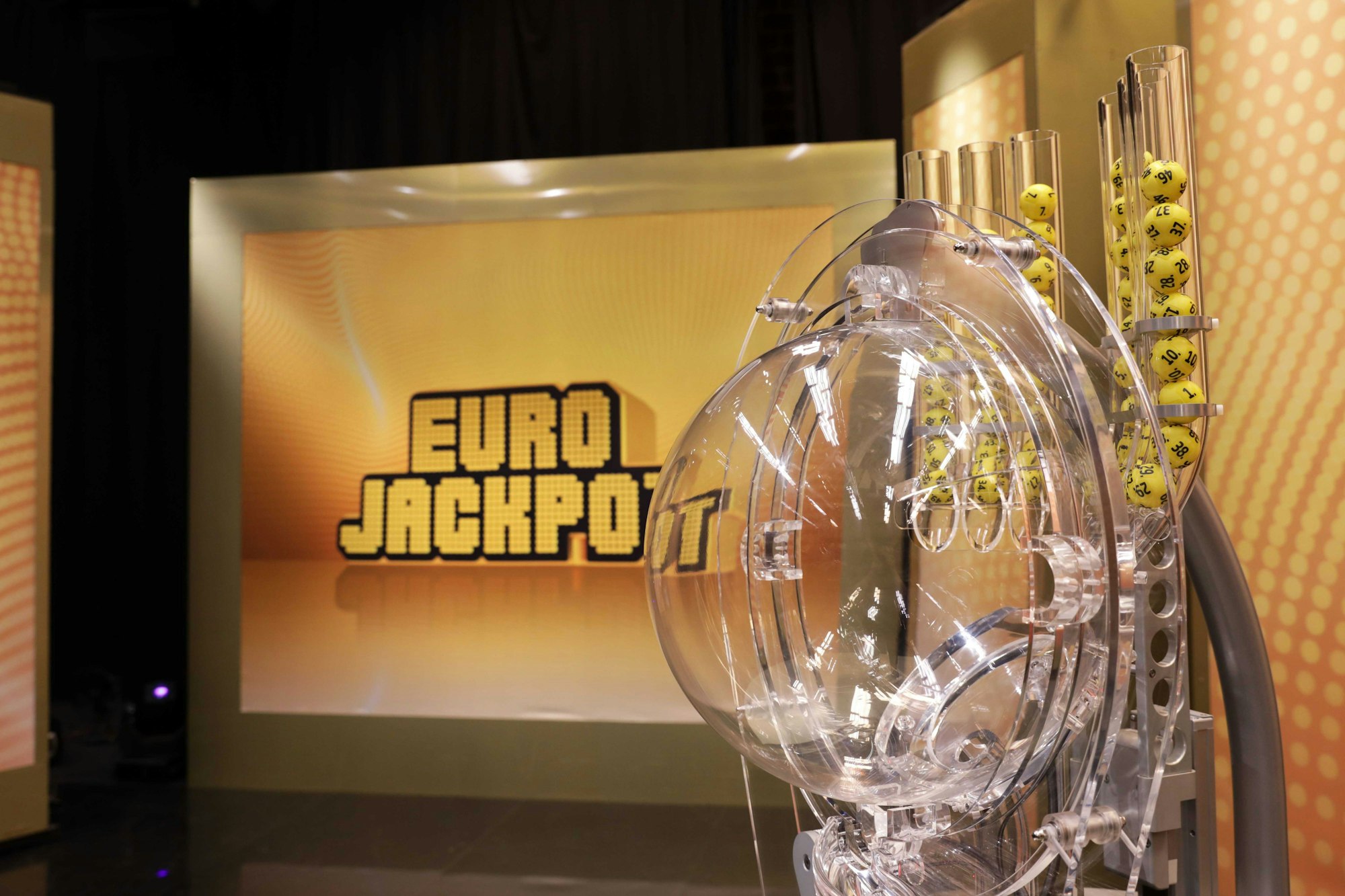 Der Eurojackpot wurde bei der Dienstagsziehung (9. Juli) geknackt: Ein Online-Tipper aus NRW erhält nun rund 98 Millionen Euro.