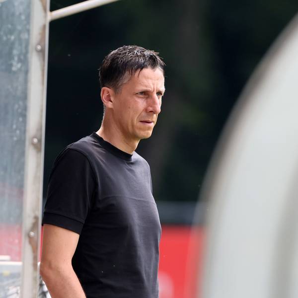 FC-Sportchef Christian Keller am Rande eines Trainngs am Geißbockheim.