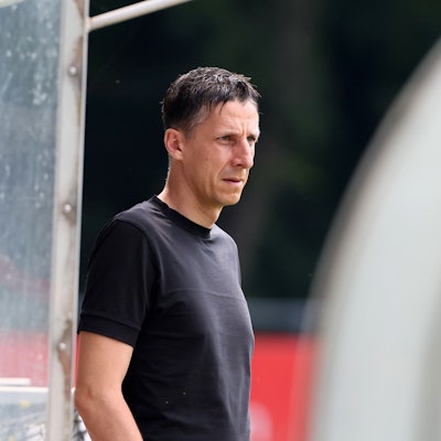 FC-Sportchef Christian Keller am Rande eines Trainngs am Geißbockheim.