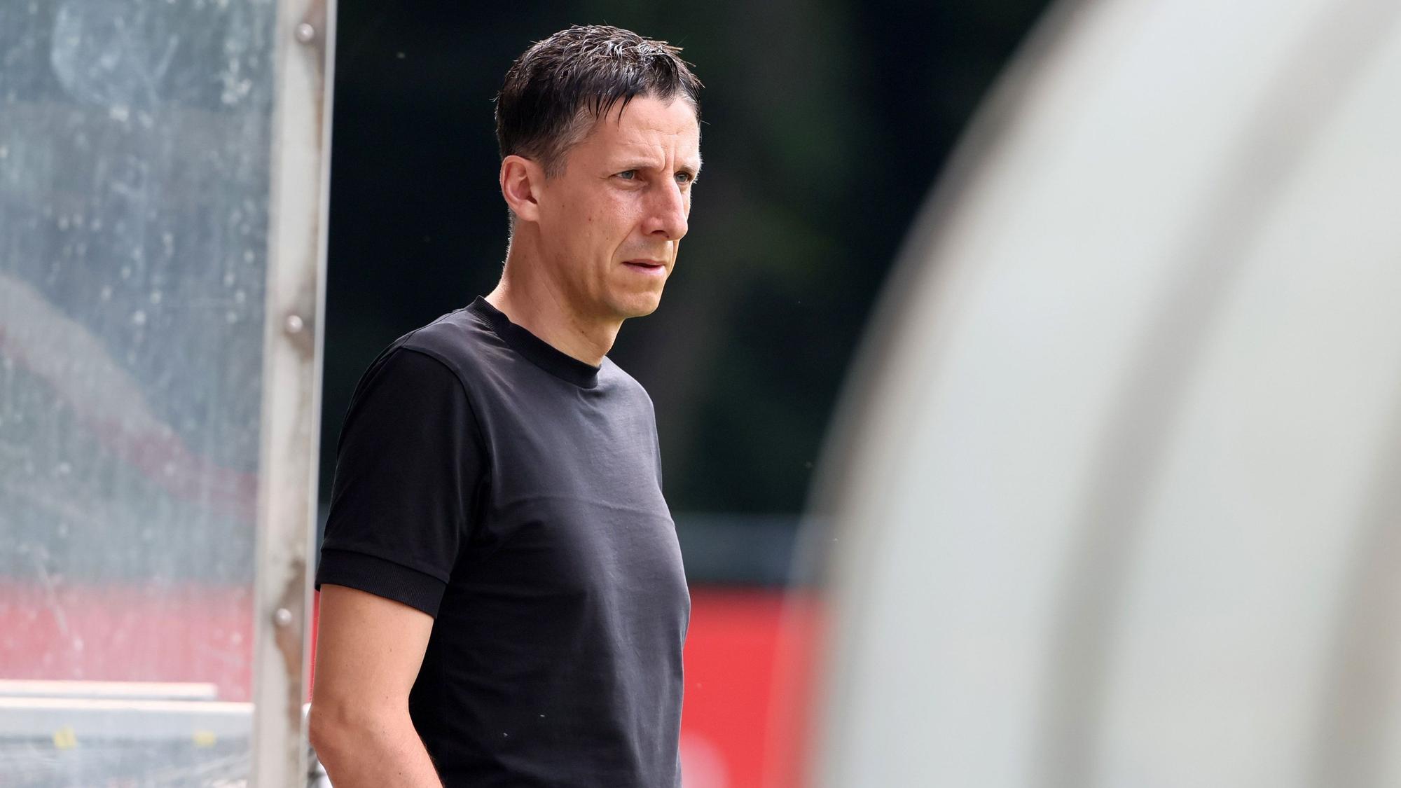 FC-Sportchef Christian Keller am Rande eines Trainngs am Geißbockheim.