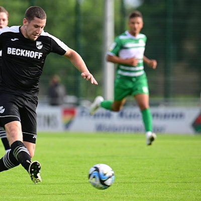 02-07-2024 / pmk / NH119265 Fussball/Herren Testspiel Saison 2024/2025 FC Kaunitz Zum Furlbach Hauptplatz SC Verl - SC Rot-Weiss Oberhausen Hendrik MITTELSTAEDT 18 Verl *** 02 07 2024 pmk NH119265 Soccer men test match season 2024 2025 FC Kaunitz Zum Furlbach main pitch SC Verl SC Rot Weiss Oberhausen Hendrik MITTELSTAEDT 18 Verl