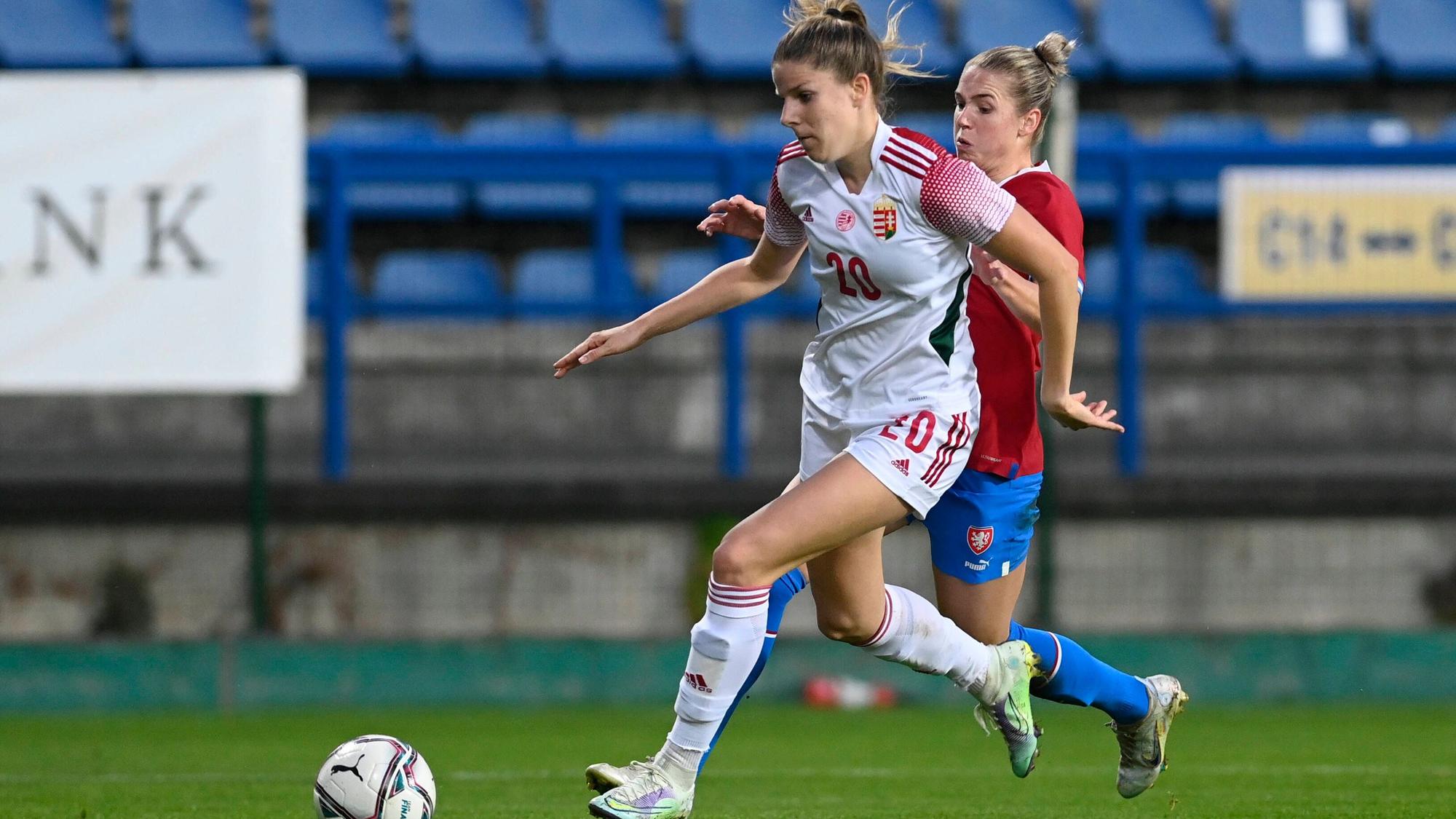 Lilla Turanyi of Hungary, left, and Tereza Krejcirikova of Czech Republic in action during the friendly match Czech Republic vs Hungary in Zlin, Czech Republic, October 7, 2022. CTKxPhoto/DaliborxGluck CTKPhotoP2022100708391 PUBLICATIONxNOTxINxCZExSVK dg007A