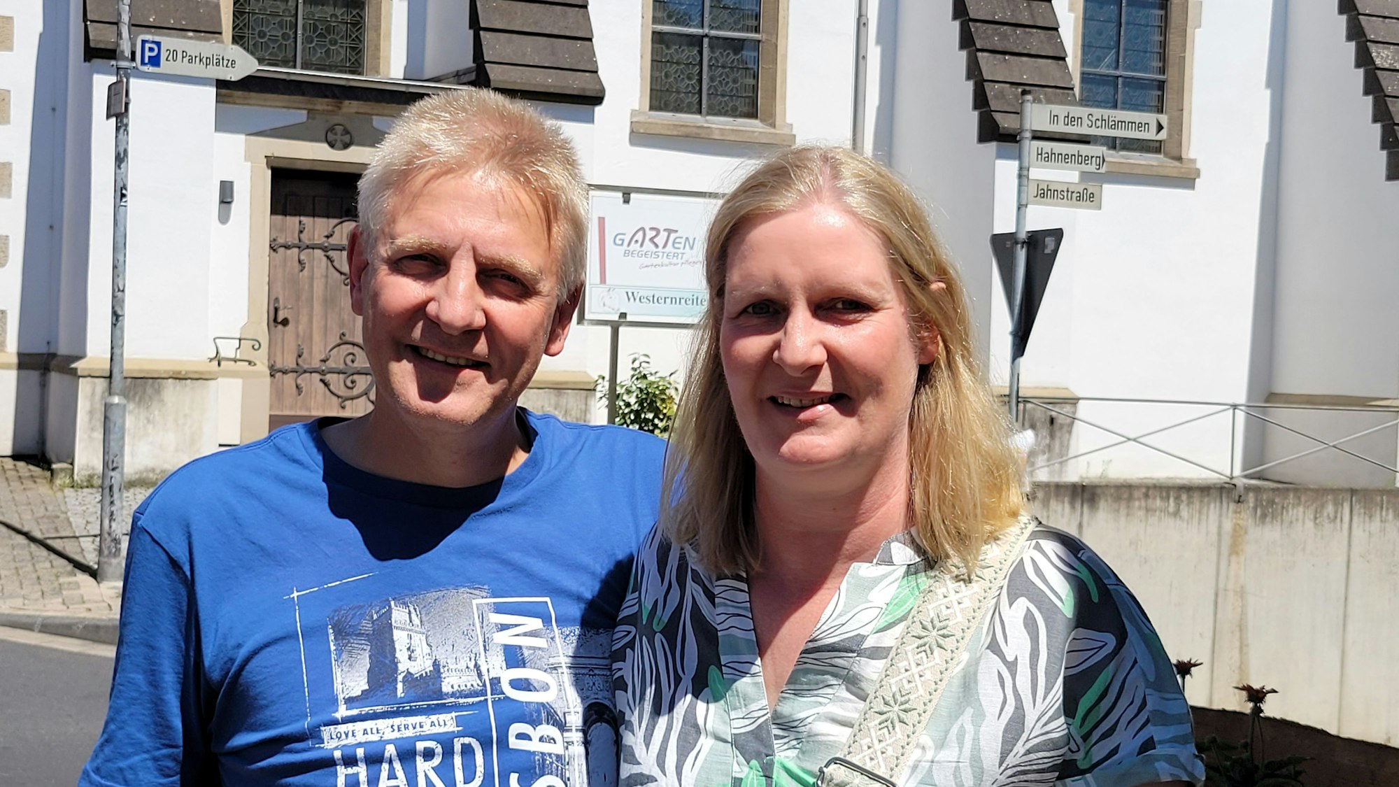 Frank Kuratle und Kerstin Vogel machen einen Einkaufsbummel in der Ortsmitte Rösrath und haben Zeit für ein Gespräch.