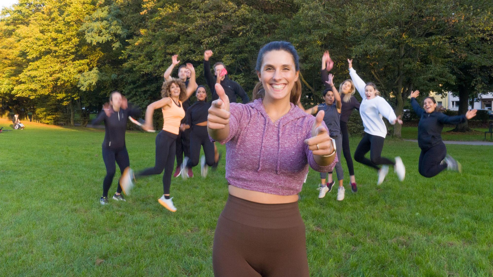 Szene aus dem „Gute Laune Bootcamp“ von der Kölnerin Larissa Kurzer.